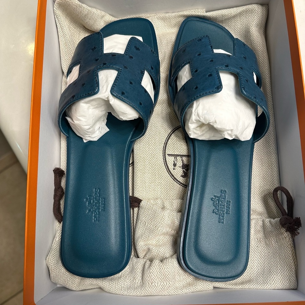 HERMES Ostrich Oran Sandals